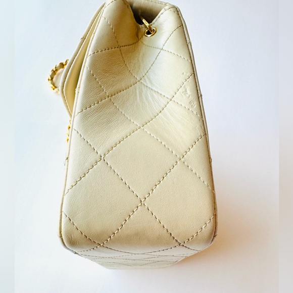 Vintage CHANEL Beige Mini Bag 90s Gold Hardware Lambskin Final price drop ๐ - Picture 12 of 15